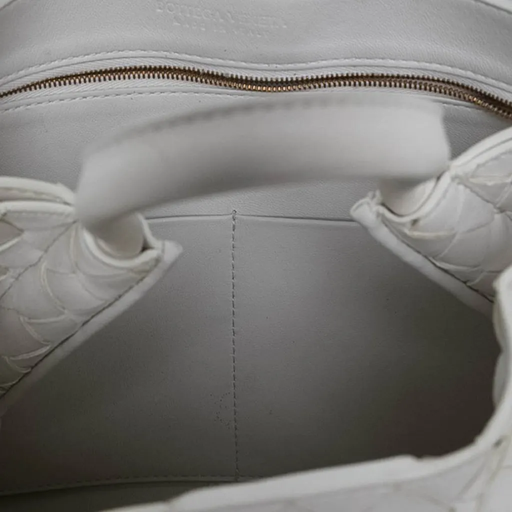 Bottega Veneta Medium Lambskin Intrecciato Andiamo Bag White Leather Very good - Model View