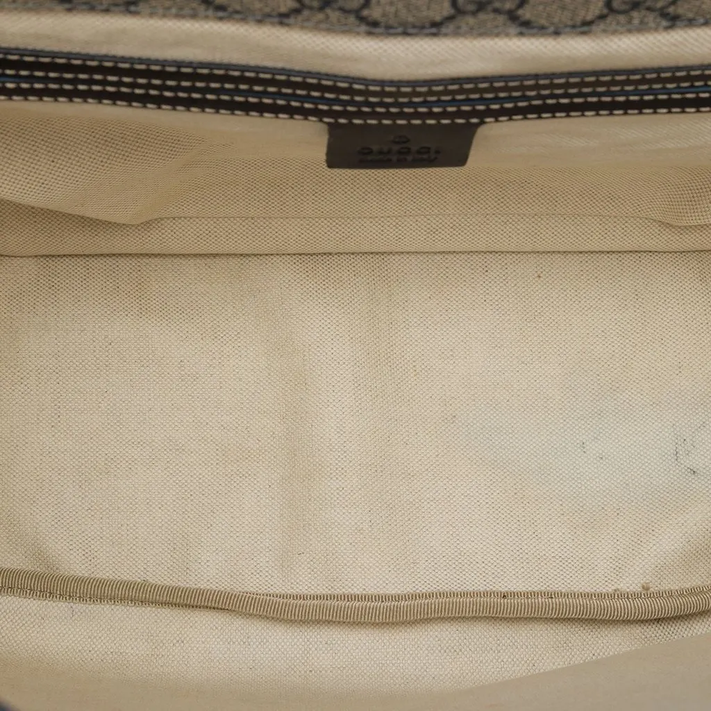 Gucci GG Supreme Messenger Bag Beige Canvas Very good - Model View