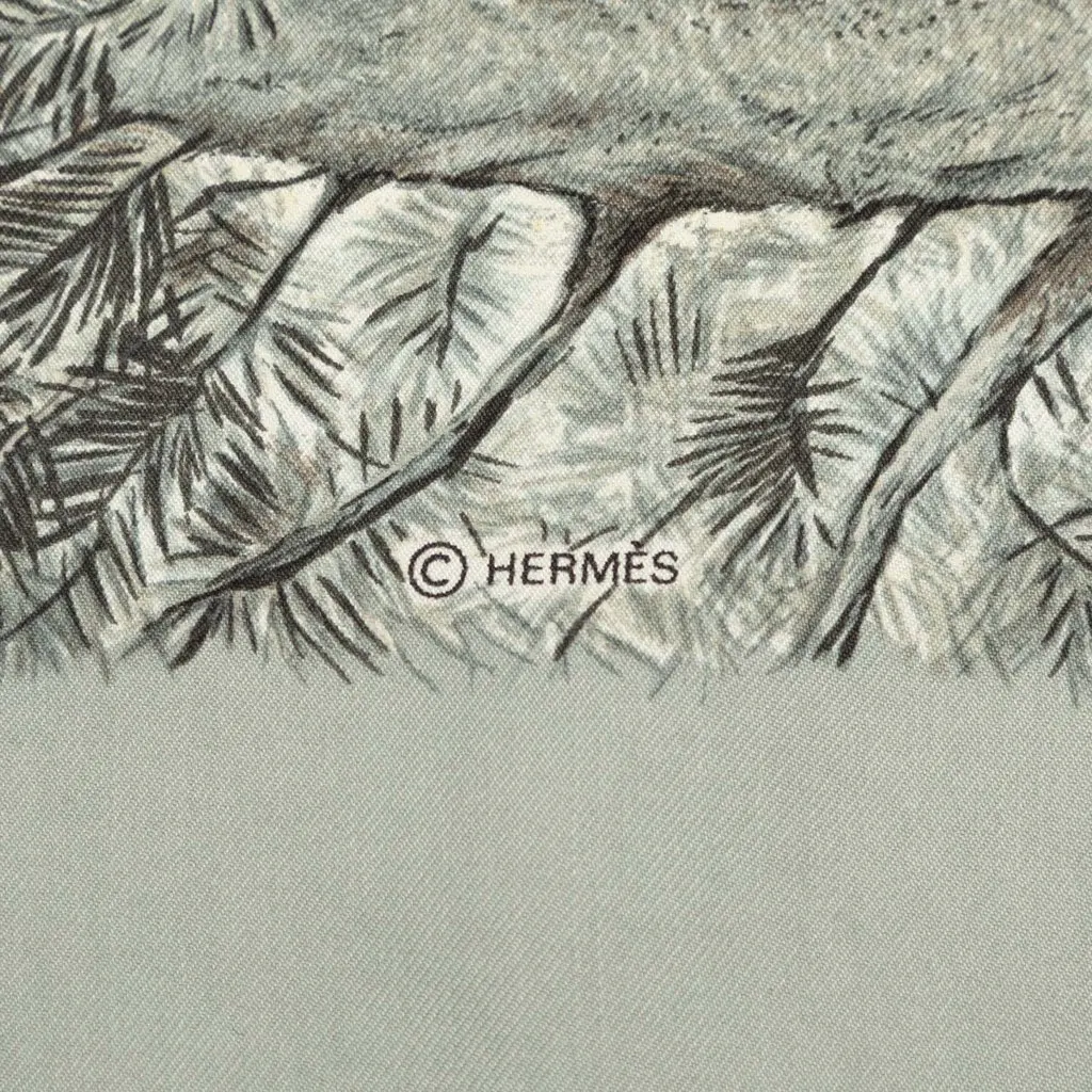 Hermès Halte en Camargue Silk Scarf 90 Beige Very good - Model View