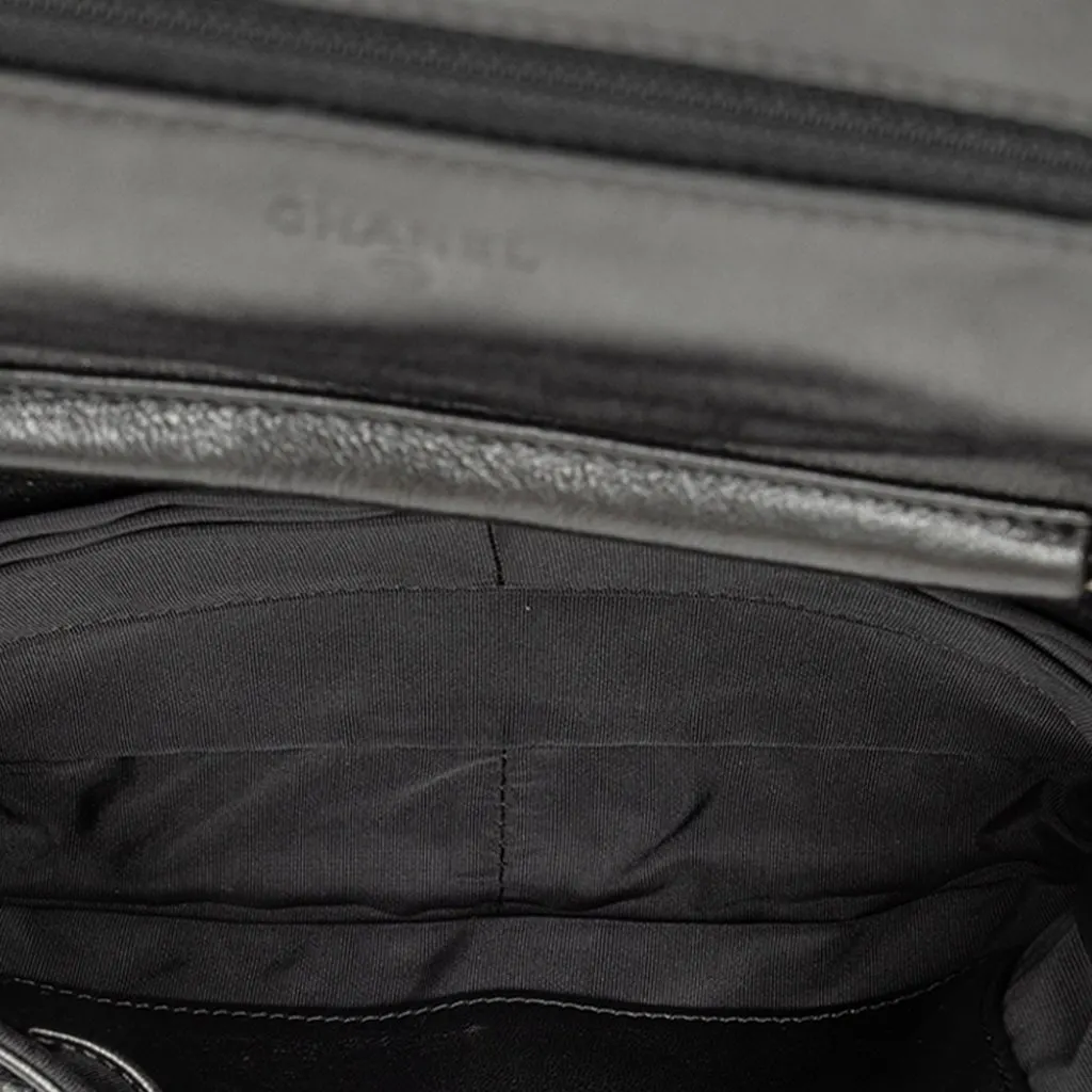 Chanel CC Quilted Lambskin Full Flap Wallet on Chain Black Leather Very good - Model View