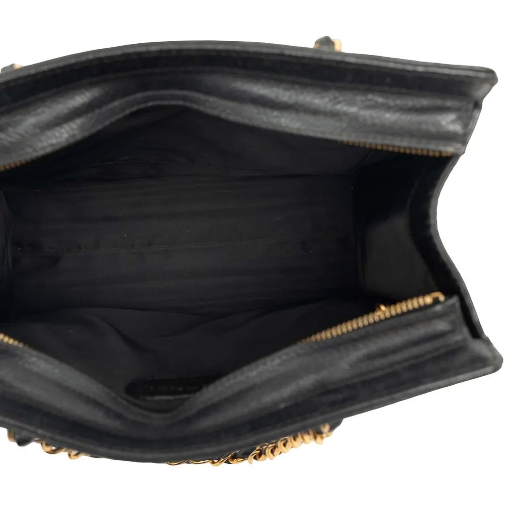 Chanel CC Caviar Chain Turn Lock Tote Black Leather Very good - Model View