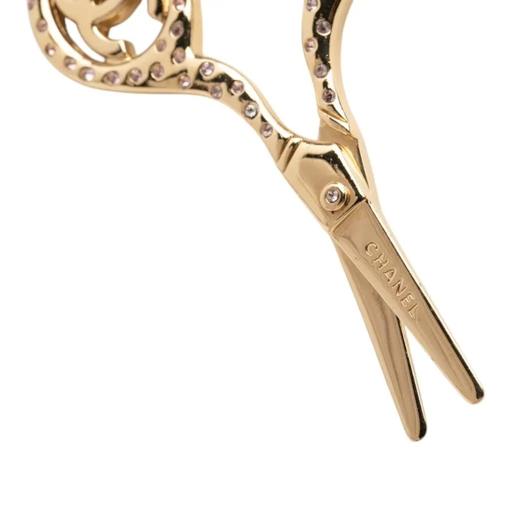 Chanel CC Gold Plated Strass Scissor Pendant Necklace Gold Metal Very good - Model View