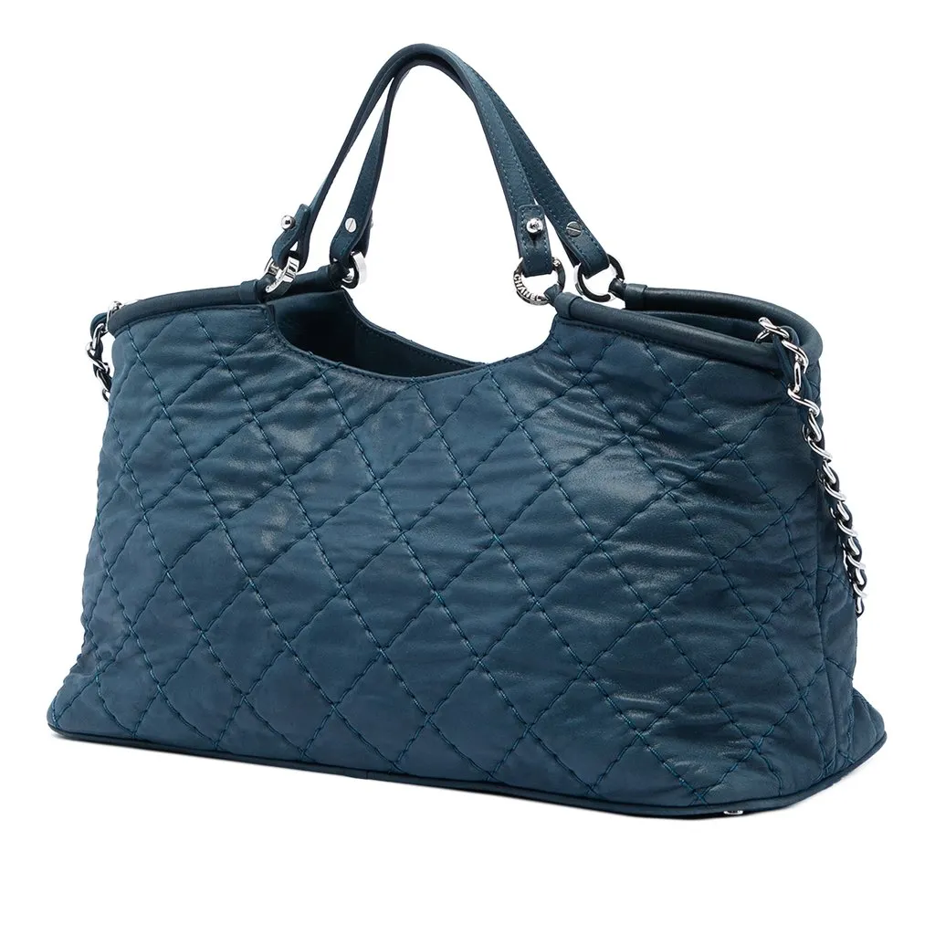 Chanel Small Quilted Iridescent Calfskin Sea Hit Tote Blue Leather Very good - Back View