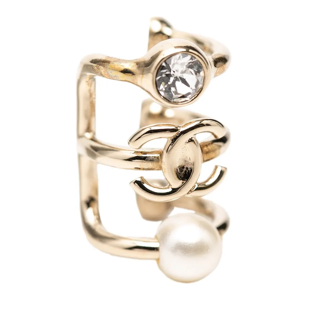 Chanel CC Gold Plated Strass and Faux Pearl Ear Cuff Earring Gold Metal Very good - Model View