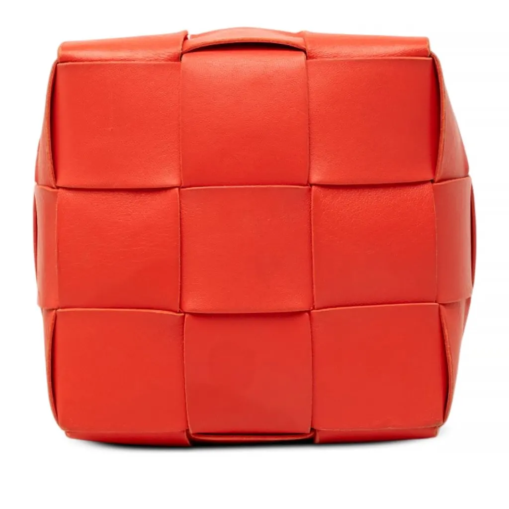 Bottega Veneta Small Nappa Maxi Intrecciato Cassette Bucket Bag Red Leather Good - Inside View