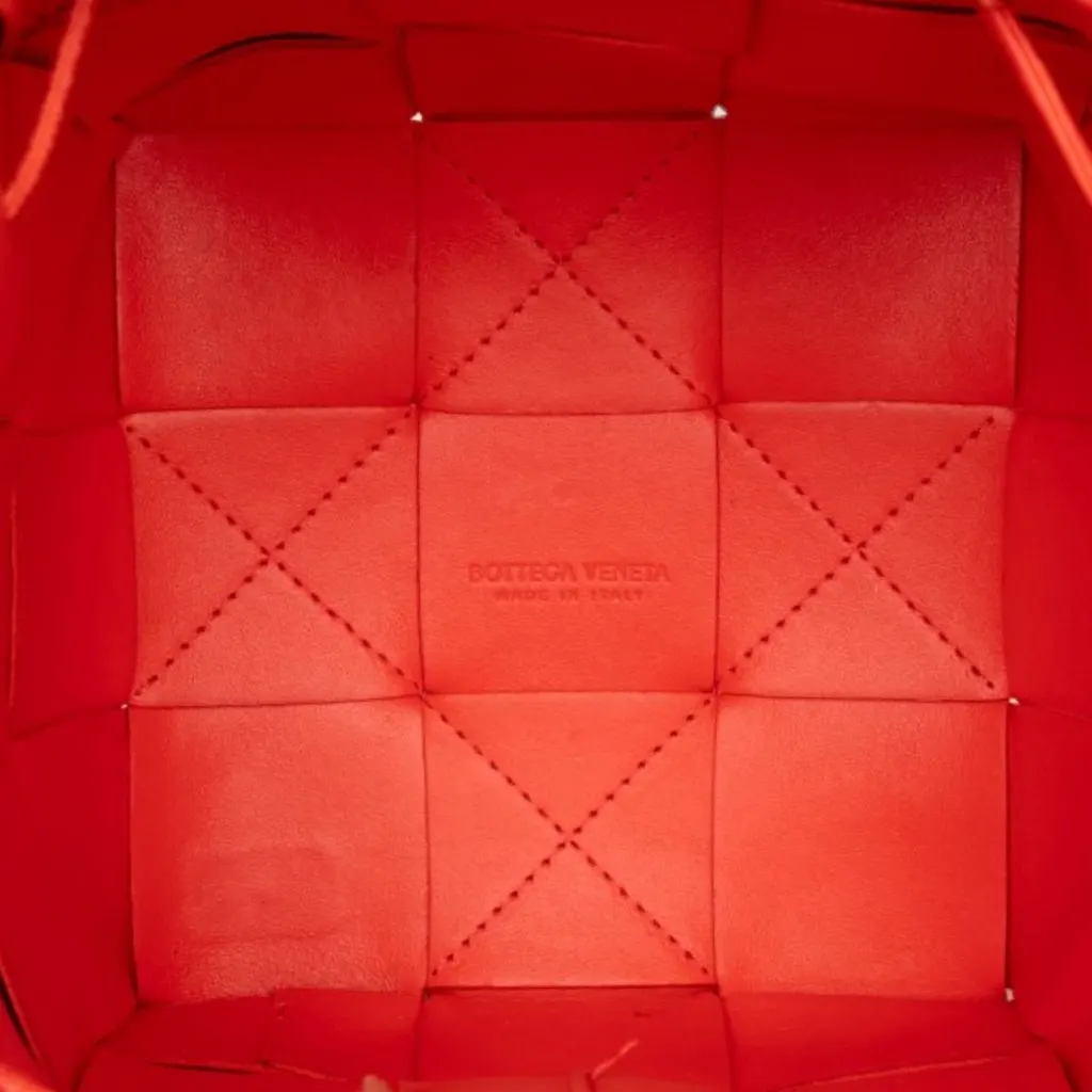 Bottega Veneta Small Nappa Maxi Intrecciato Cassette Bucket Bag Red Leather Good - Model View