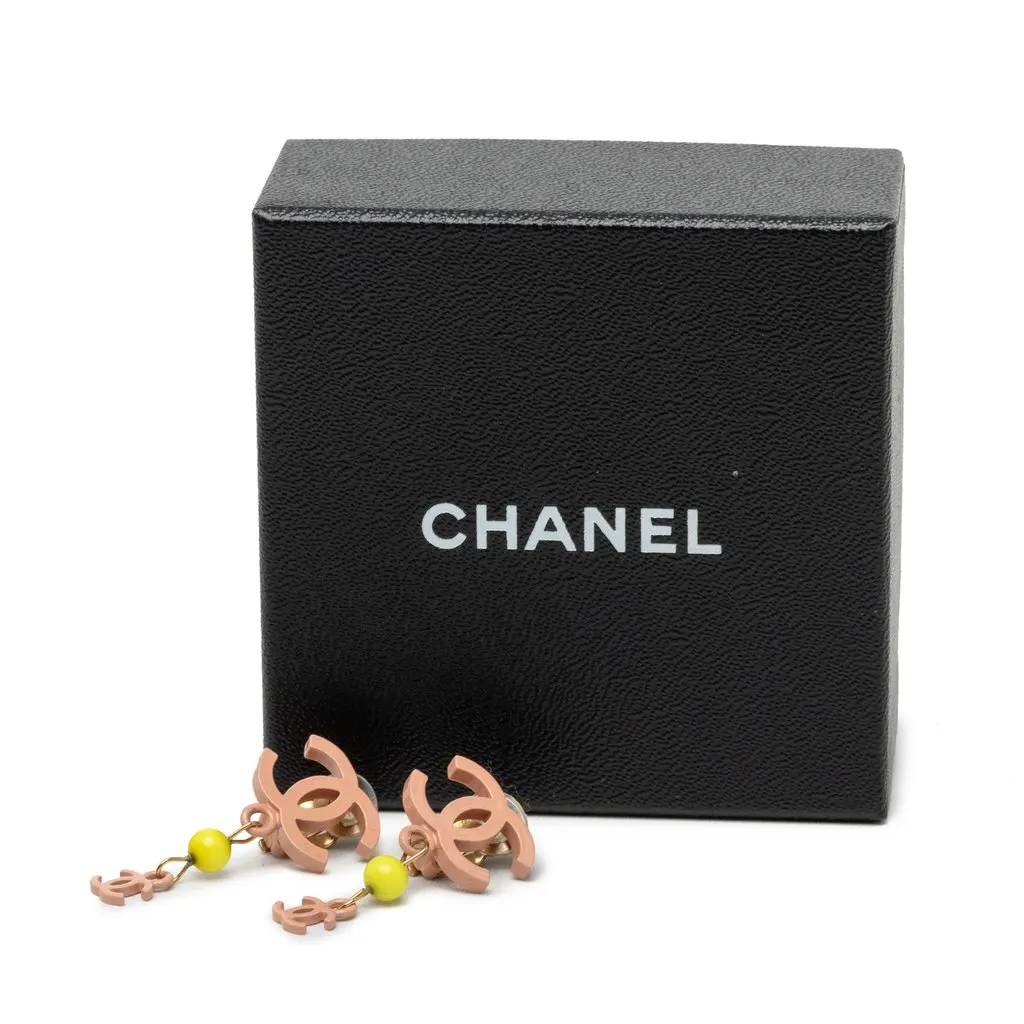Chanel CC Gold Plated Resin Drop Clip On Earrings Pink Plastic Very good - Model View