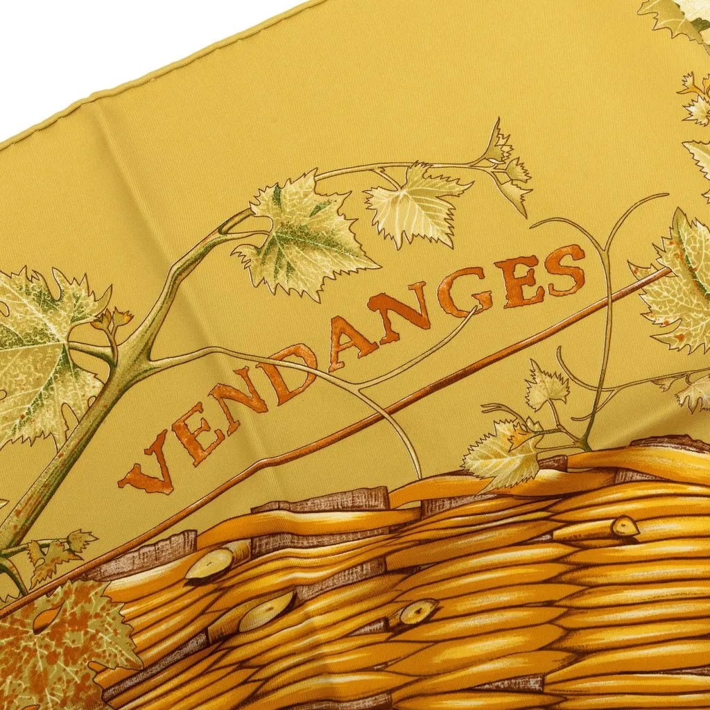 Hermès Vendanges Silk Scarf 90 Gold Never worn - Inside View