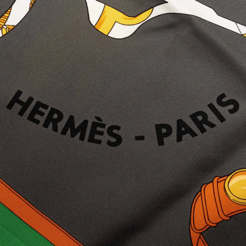 Hermès Tout en Carre Silk Scarf 90 Grey Silk Good - Inside View