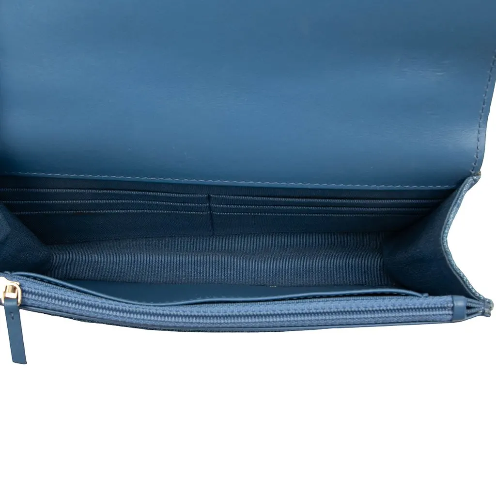 Chanel Denim 19 Flap Wallet On Chain Blue Denim Very good - Model View