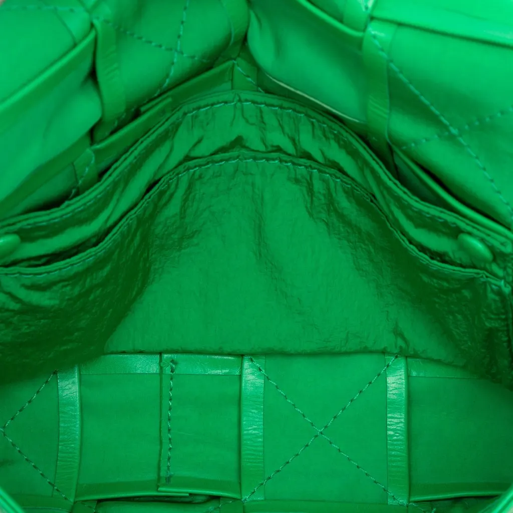 Bottega Veneta Mini Paper Calfskin Intrecciato Cassette Belt Bag Green Leather Very good - Model View