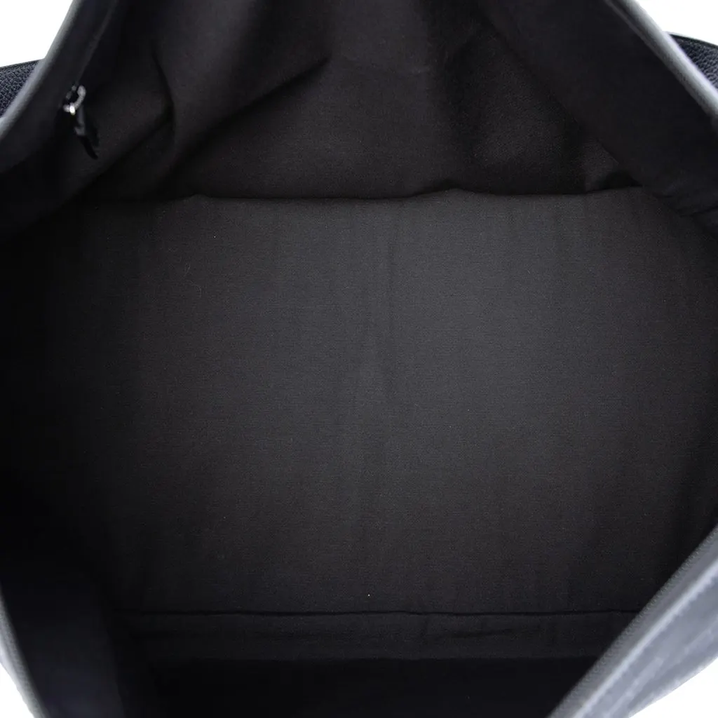 Gucci XL GG Nylon Travel Bag Black Very good - Model View