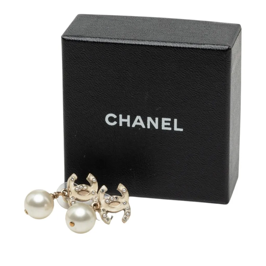 Chanel CC Gold Plated Enamel Faux Pearl Strass Bullet Back Earrings Gold Metal Very good - Model View