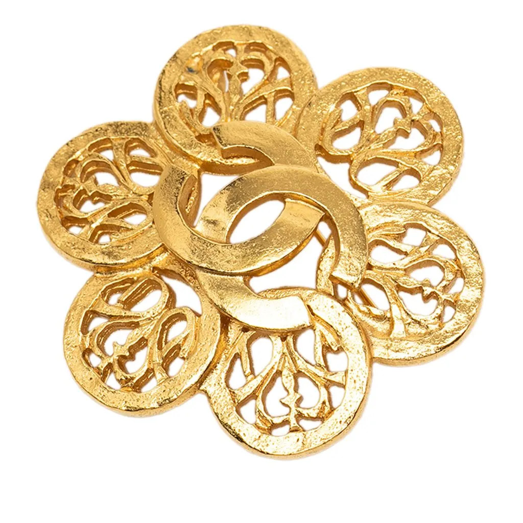 Chanel CC Gold Plated Flower Brooch Gold Metal Very good - Front View