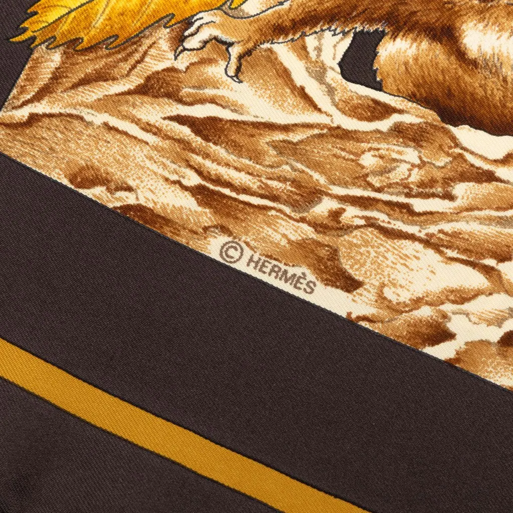 Hermès Casse Noisette Silk Scarf 90 Brown Never worn - Inside View