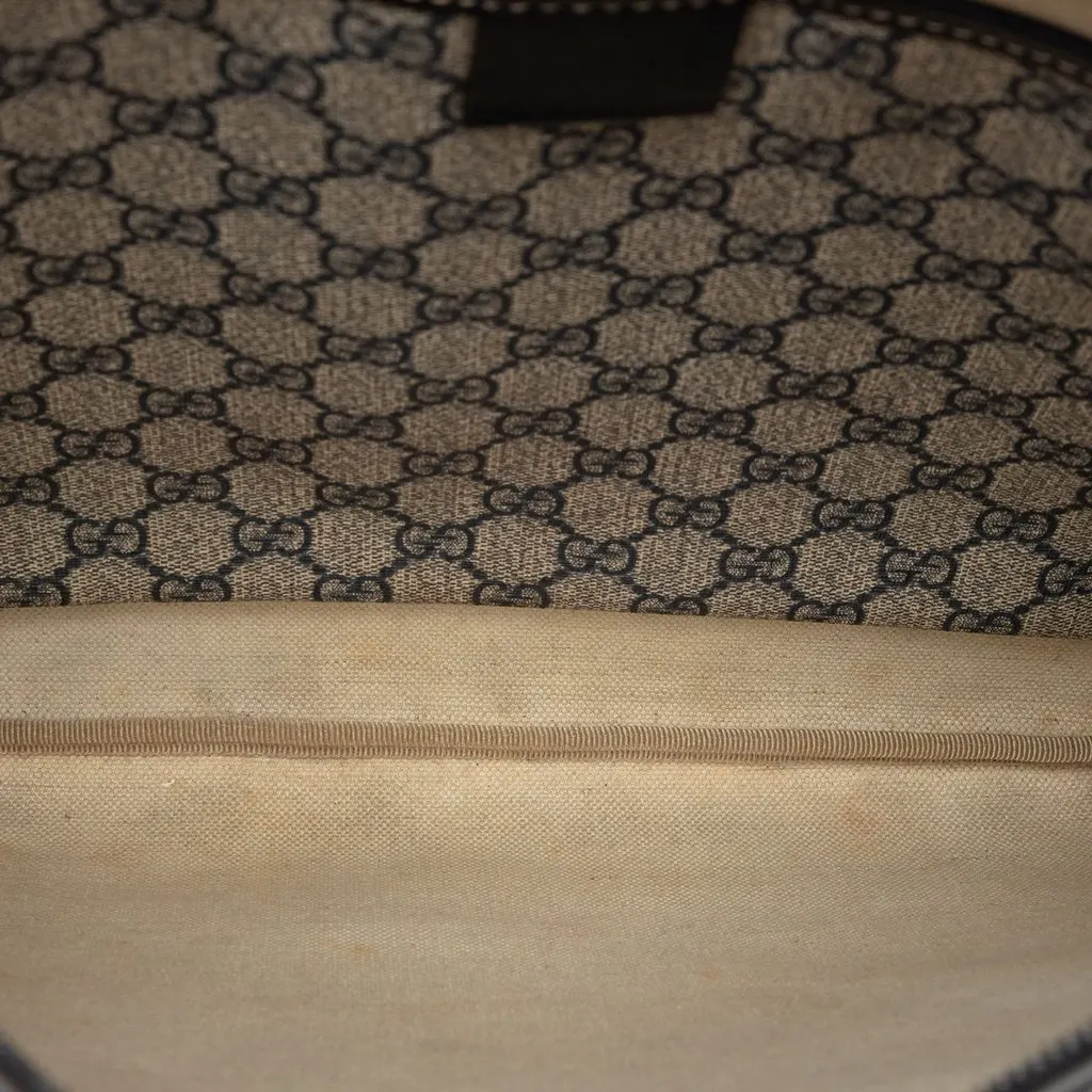 Gucci GG Supreme Web Crossbody Beige Very good - Model View