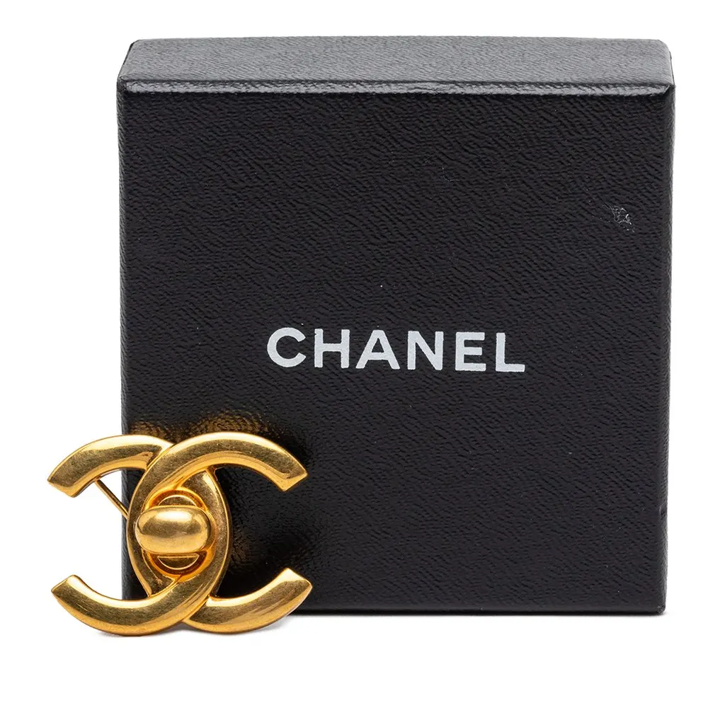 Chanel CC Gold Plated Turn Lock Brooch Gold Metal Very good - Model View