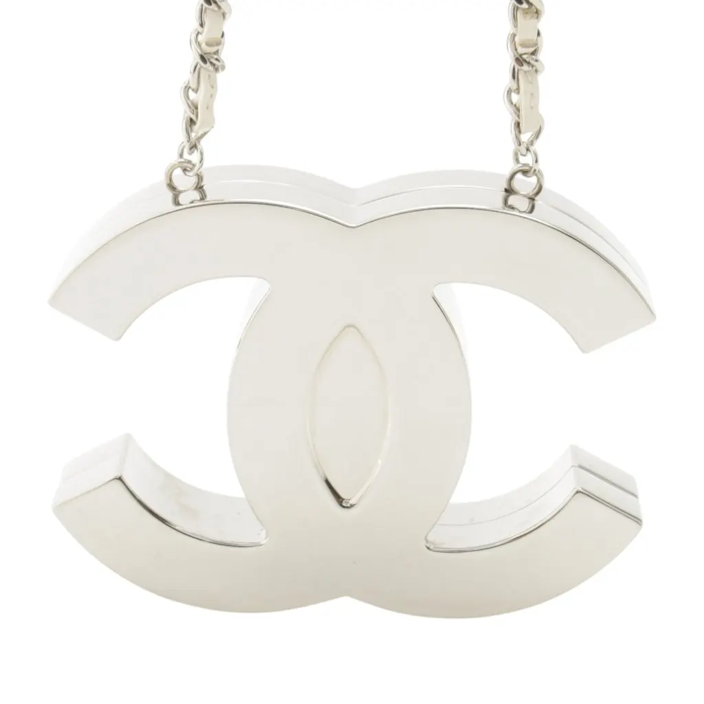 Chanel CC Brass and Lambskin Mirror Necklace Silver Metal Very good - Model View