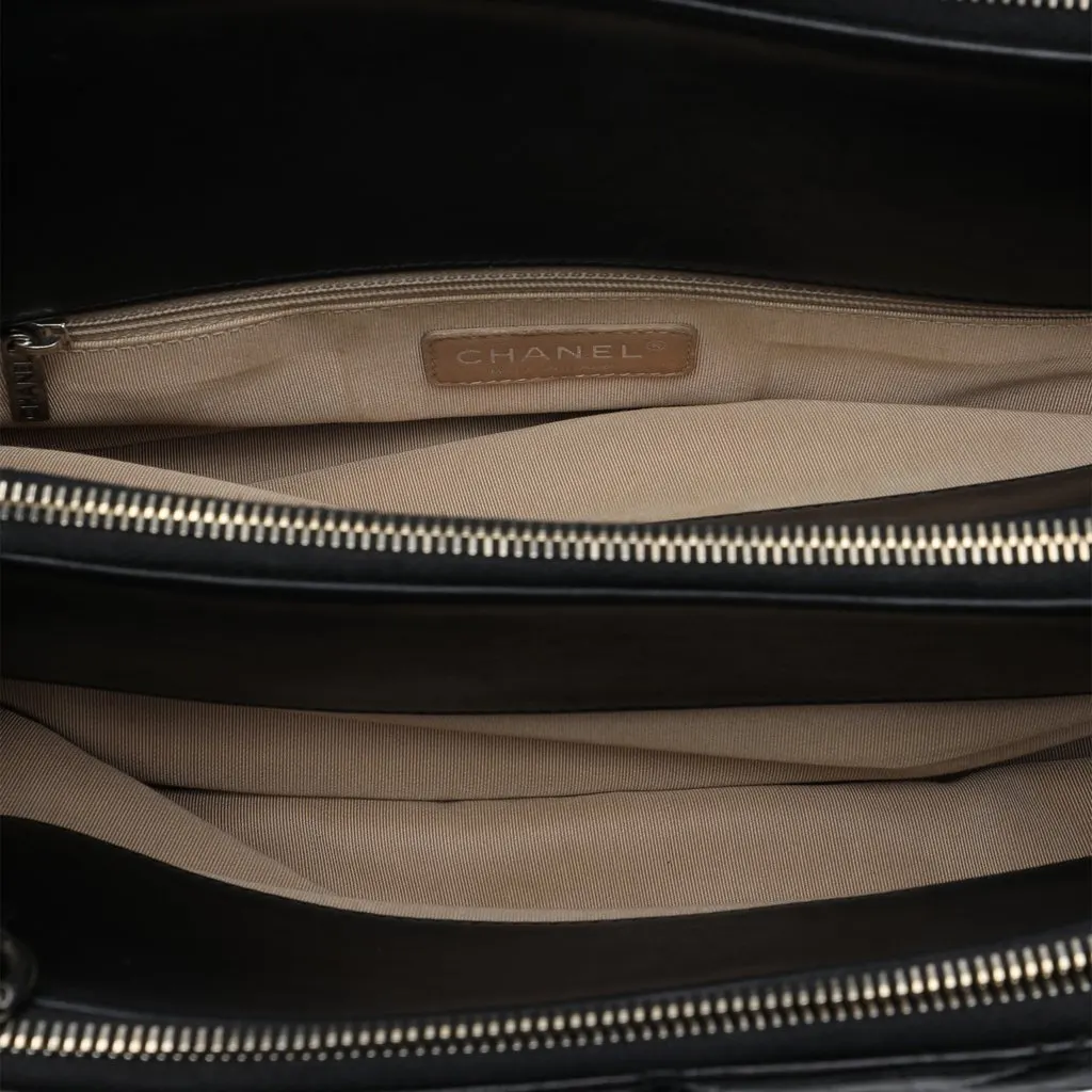 Chanel Glazed Crackled Calfskin Reissue Tote Black Leather Very good - Model View