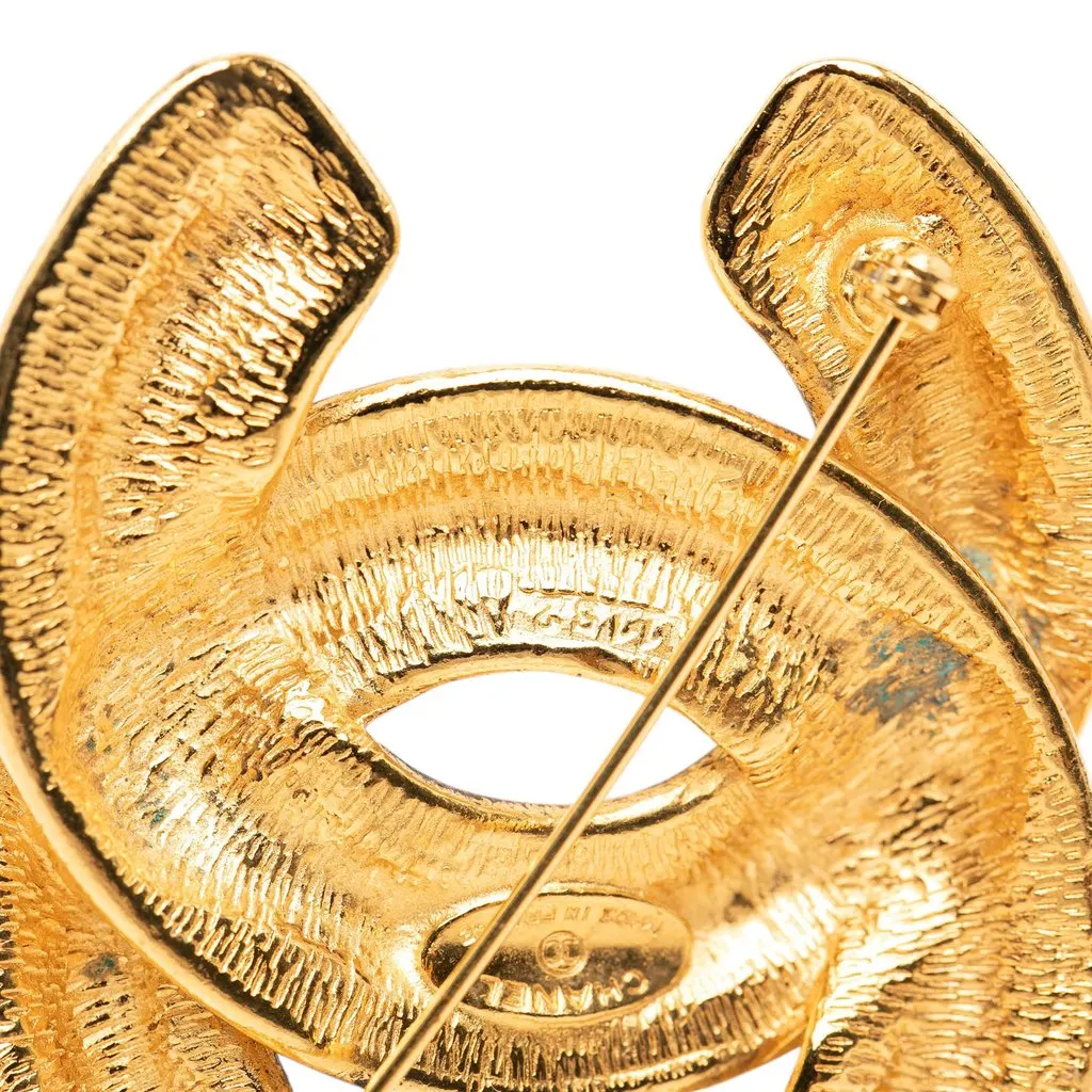 Chanel CC Gold Plated Quilted Brooch Gold Metal Very good - Model View