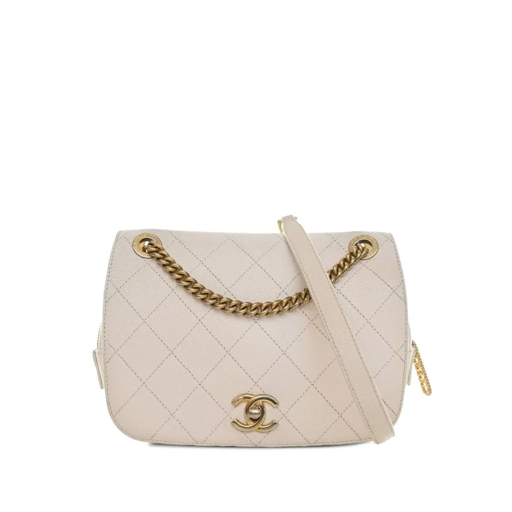 Chanel CC Quilted Caviar Turnlock Full Flap White Leather Good - Front View
