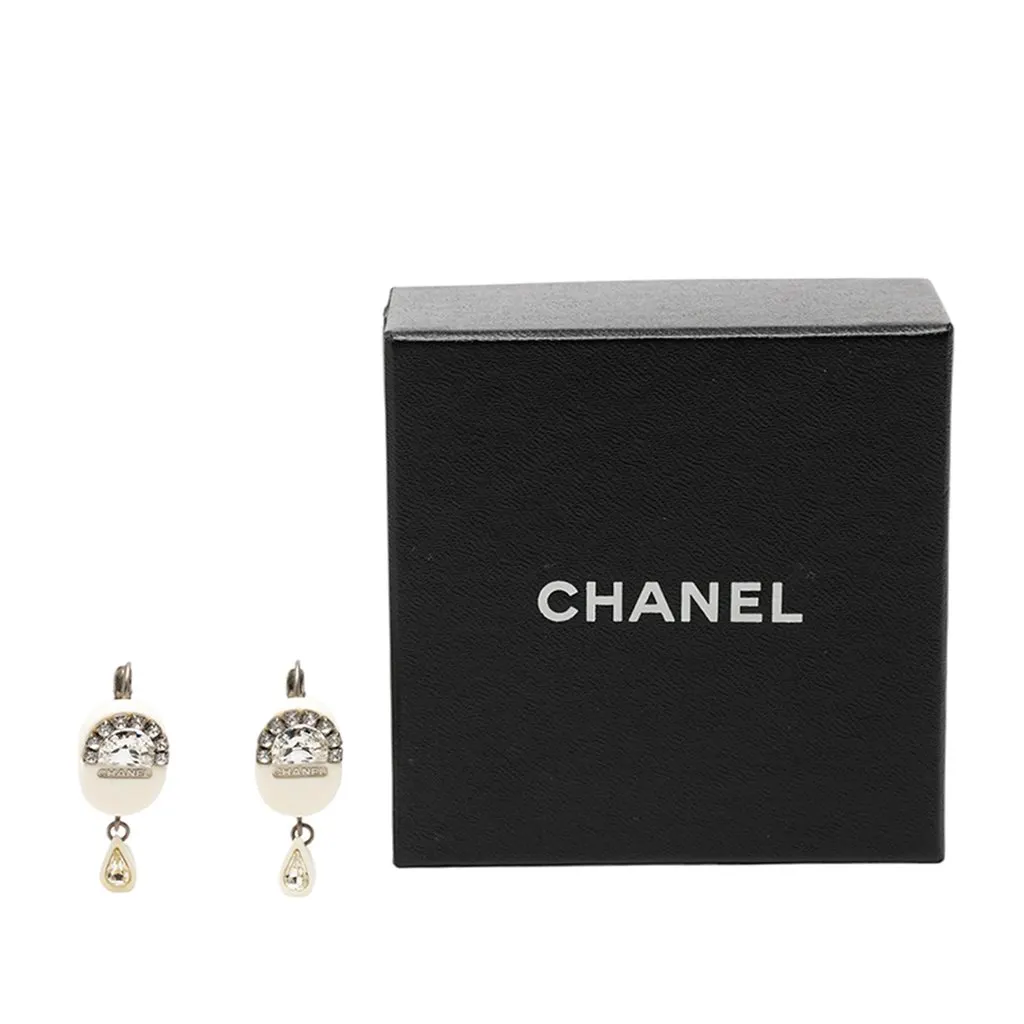 Chanel Resin Strass Rain Drop Clip On Earrings White Plastic Very good - Model View