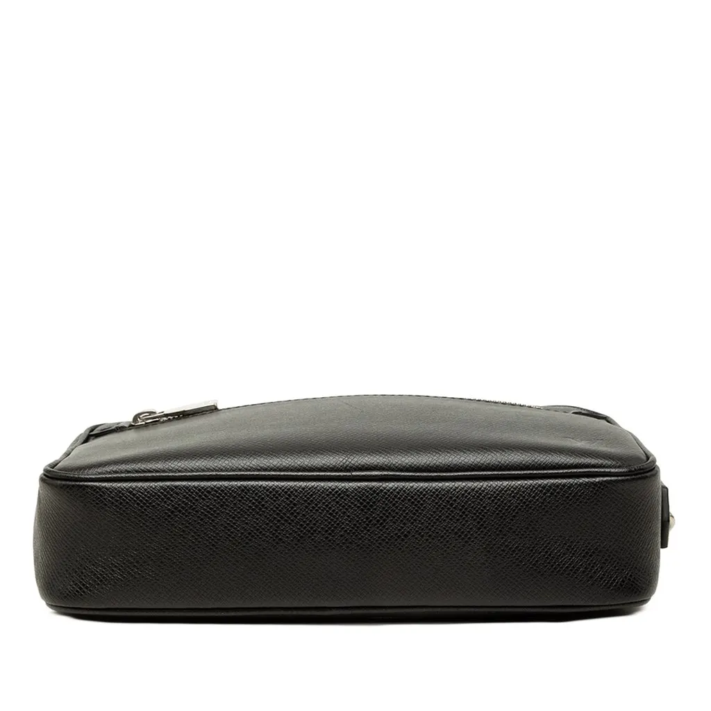 Louis Vuitton Taiga Pochette Kasai Black Leather Good - Inside View
