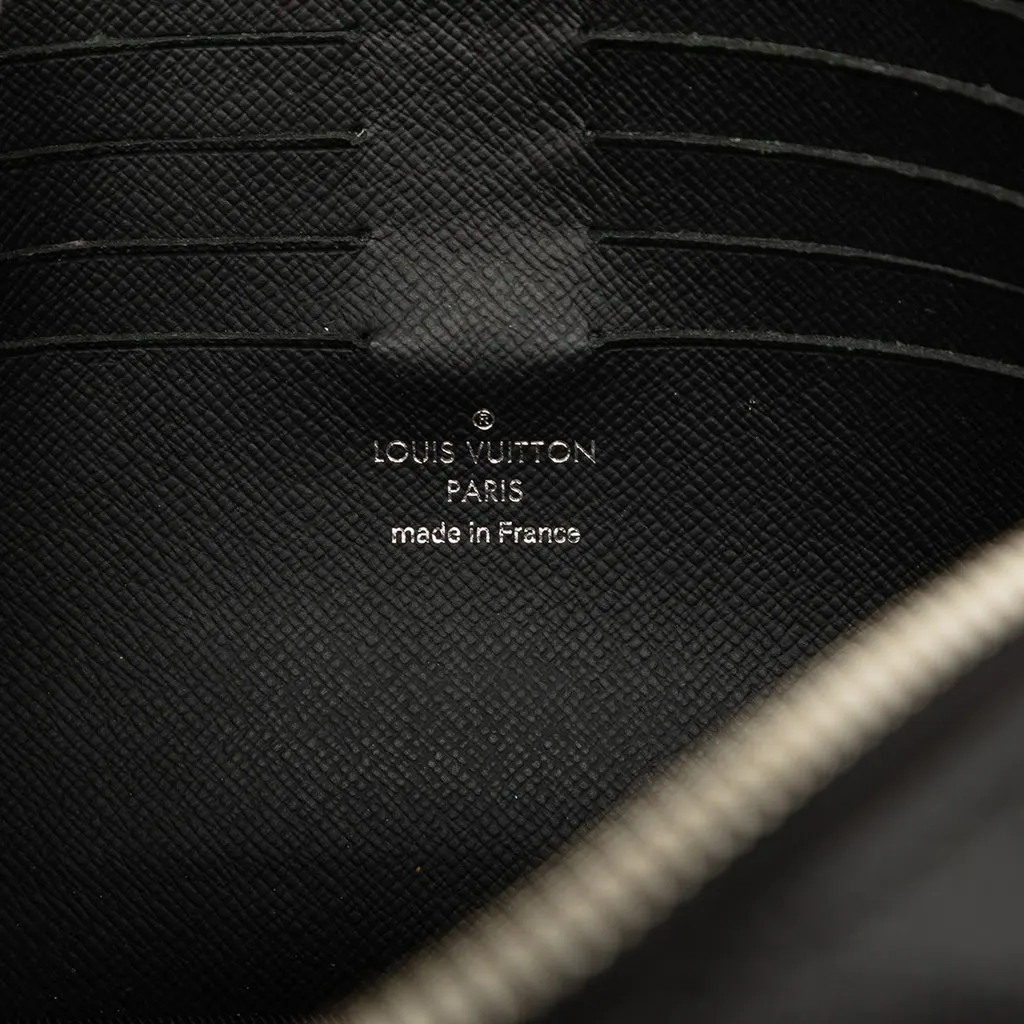 Louis Vuitton Taiga Pochette Kasai Black Leather Good - Box View