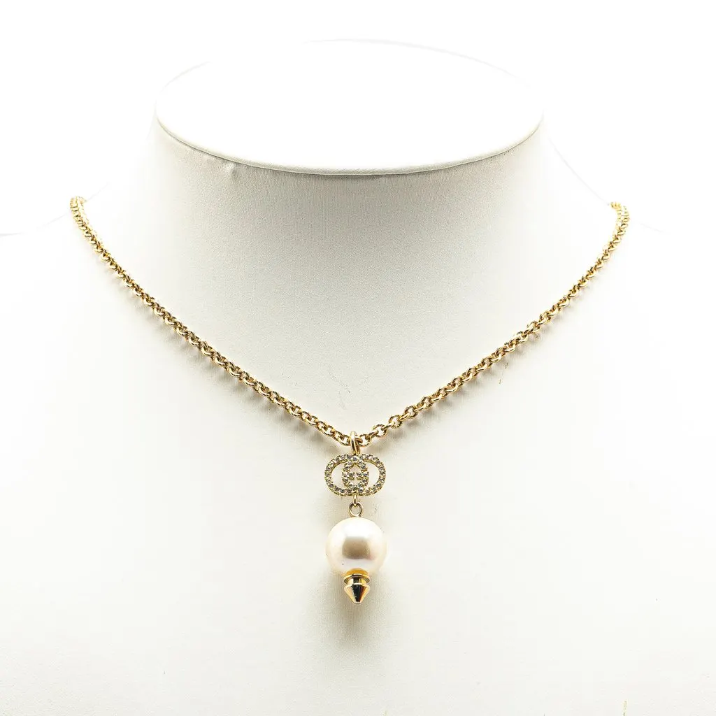 Gucci Gold Plated GG Faux Pearl Drop Pendant Necklace Gold Metal Very good - Model View