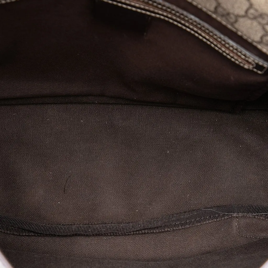 Gucci GG Supreme Crossbody Beige Canvas Good - Model View