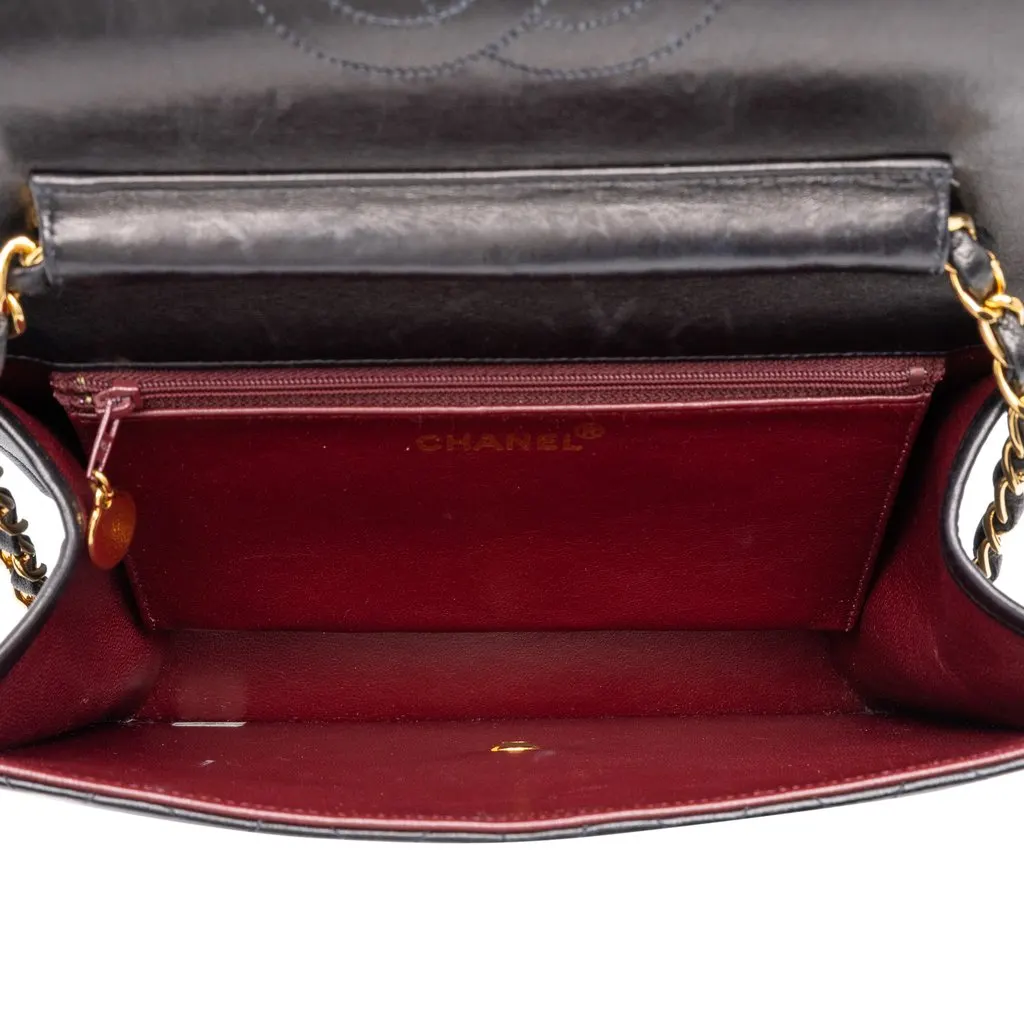 Chanel Medium CC Quilted Lambskin Single Flap Black Leather Good - Model View