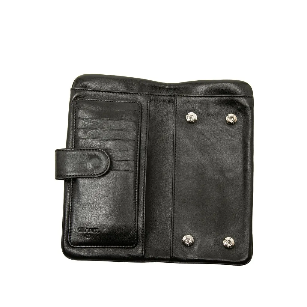 Chanel CC Lambskin Bow Long Wallet Black Leather Very good - Model View