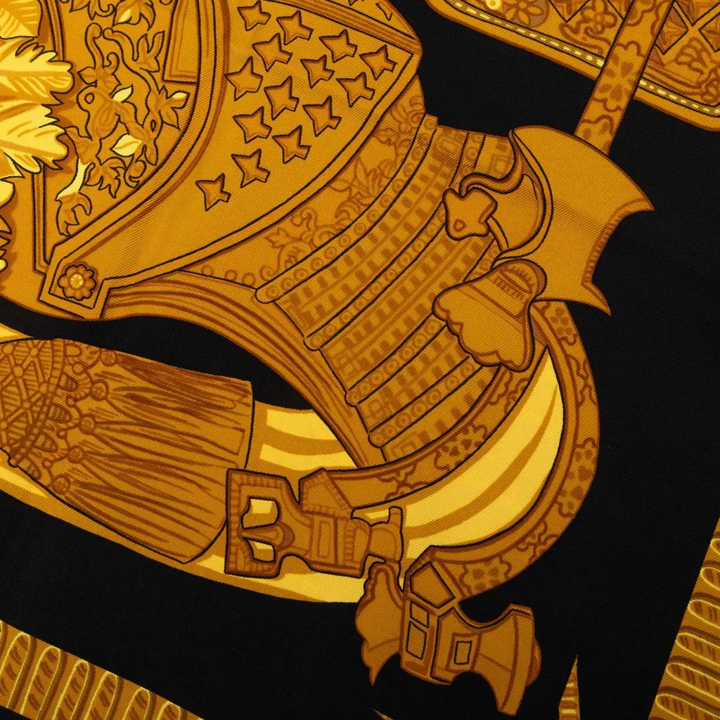Hermès Armets en Panache Silk Scarf 90 Black Silk Good - Model View