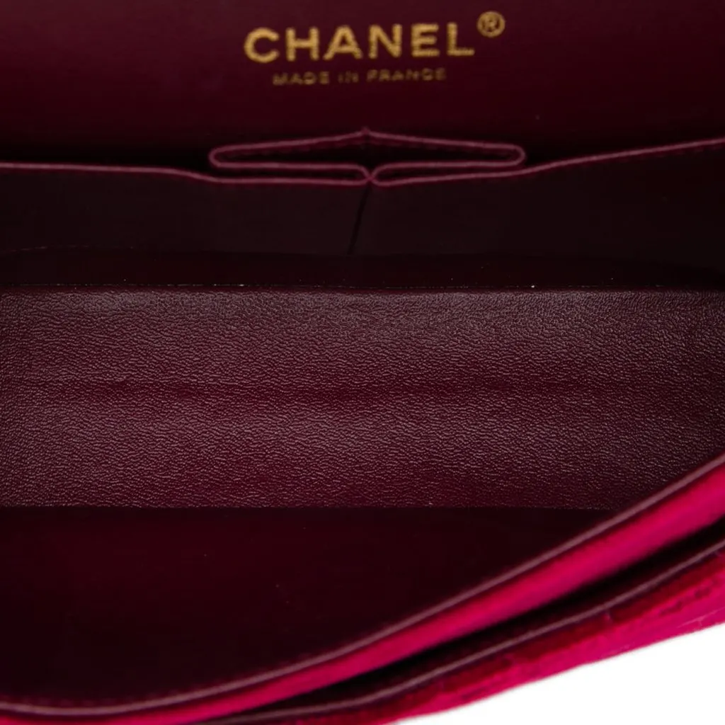 Chanel Medium Classic Velvet Double Flap Red Very good - Model View
