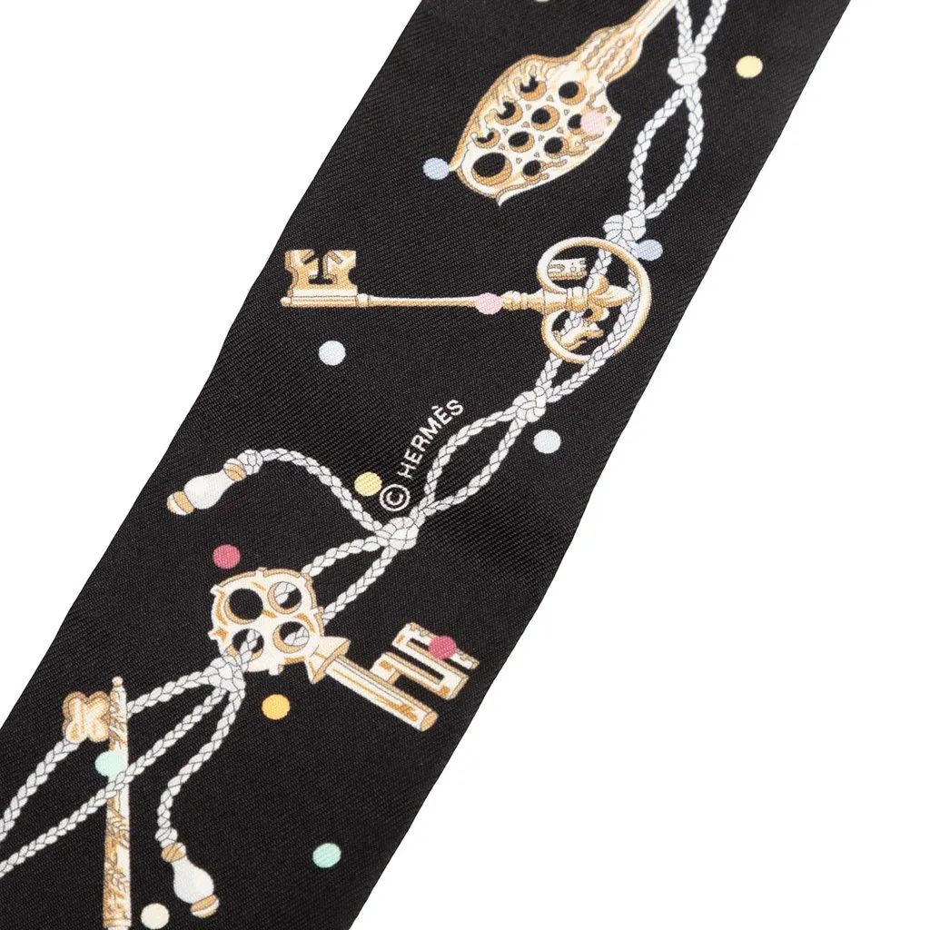 Hermès Les Cles a Pois Silk Twilly Scarf Black Silk Never worn - Model View