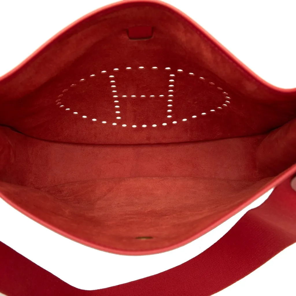 Hermès Courchevel Evelyne I 33 Red Leather Very good - Model View