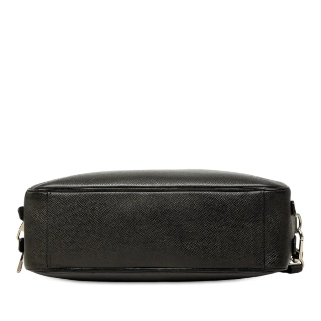 Louis Vuitton Taiga Neo Pavel Clutch Black Leather Very good - Inside View
