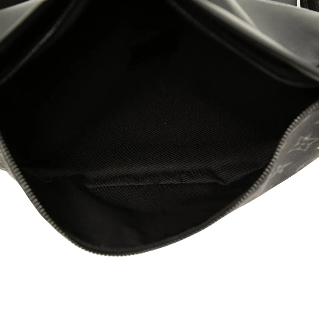 Louis Vuitton Monogram Galaxy Discovery Bumbag Black Canvas Very good - Model View