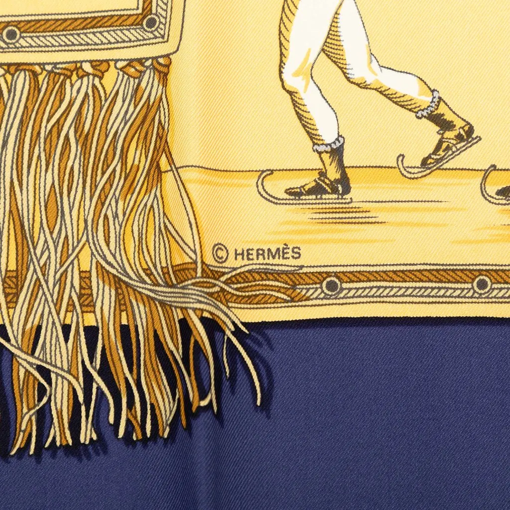 Hermès Les Plaisirs du Froid Silk Scarf 90 Beige Very good - Model View