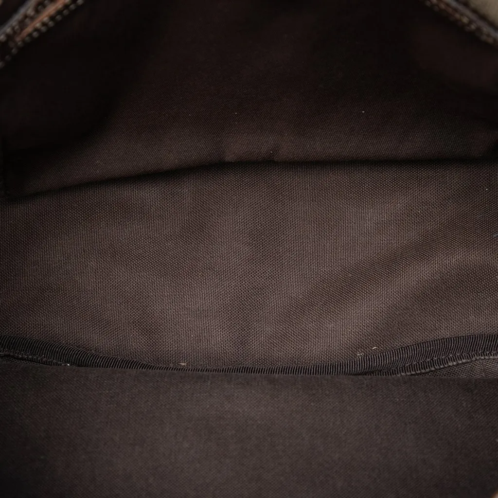 Gucci GG Supreme Crossbody Beige Very good - Model View