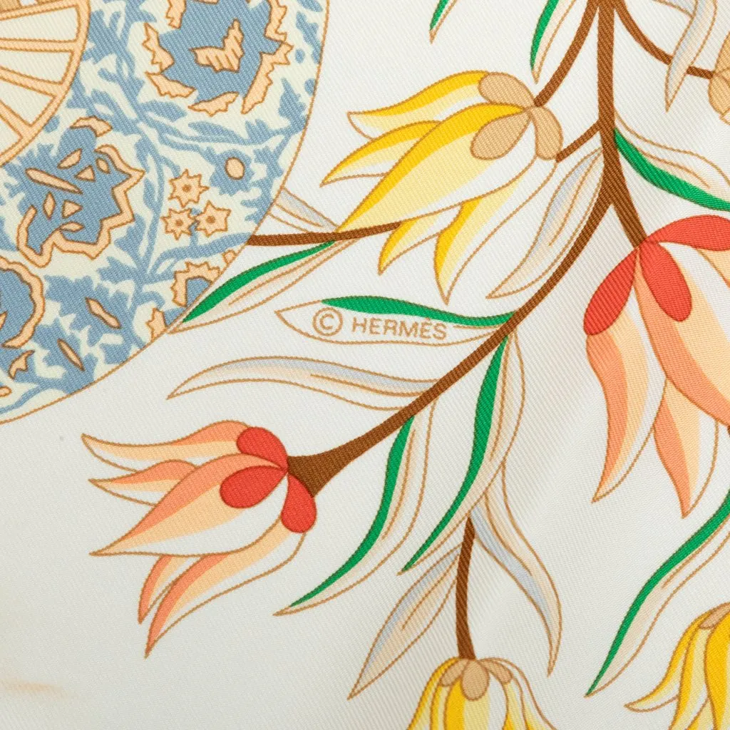 Hermès Fleurs et Papillons de Tissus Silk Scarf 90 White Very good - Box View
