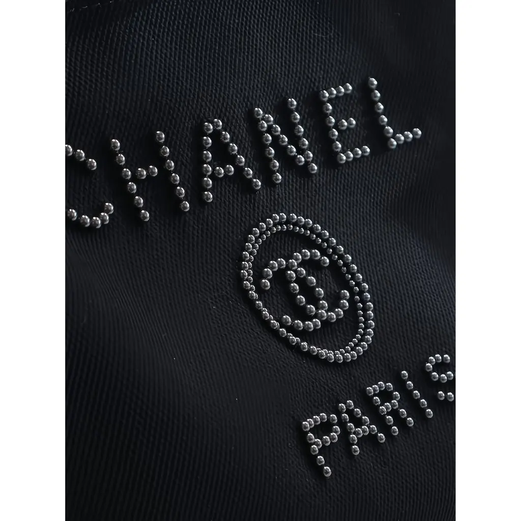 Chanel Large Canvas Pearls Deauville Tote Black Canvas Very good - Model View