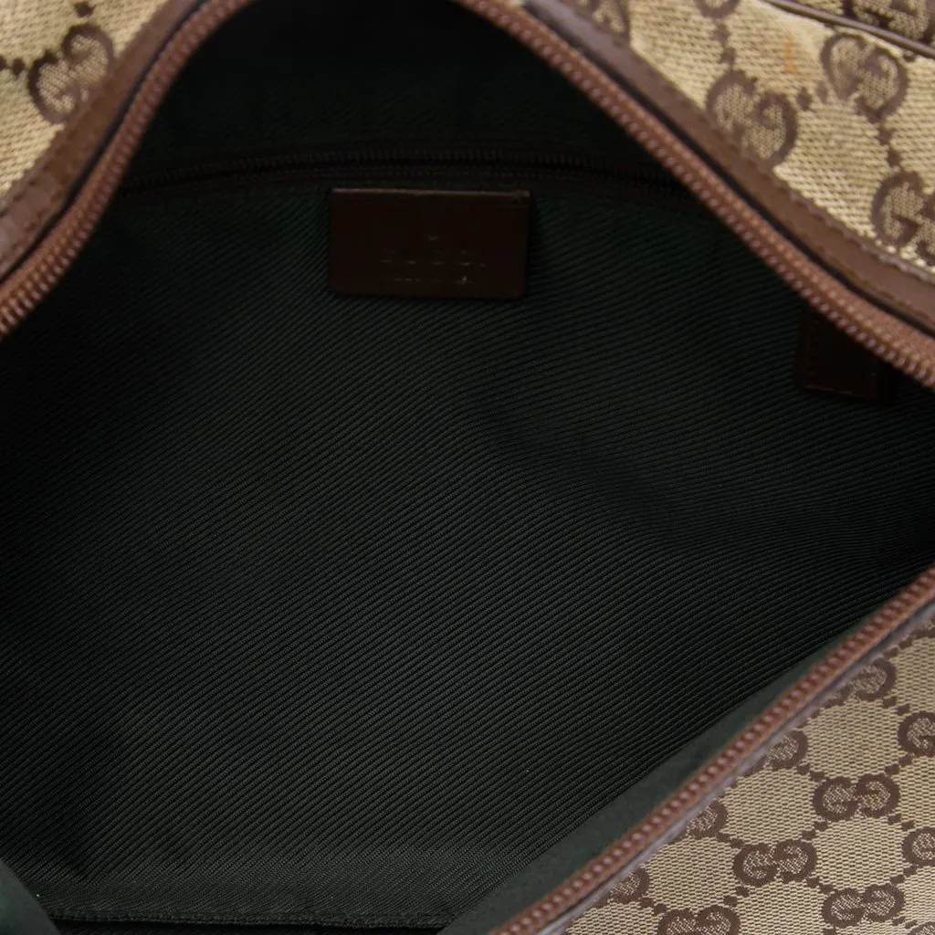 Gucci GG Canvas Crossbody Beige Very good - Model View