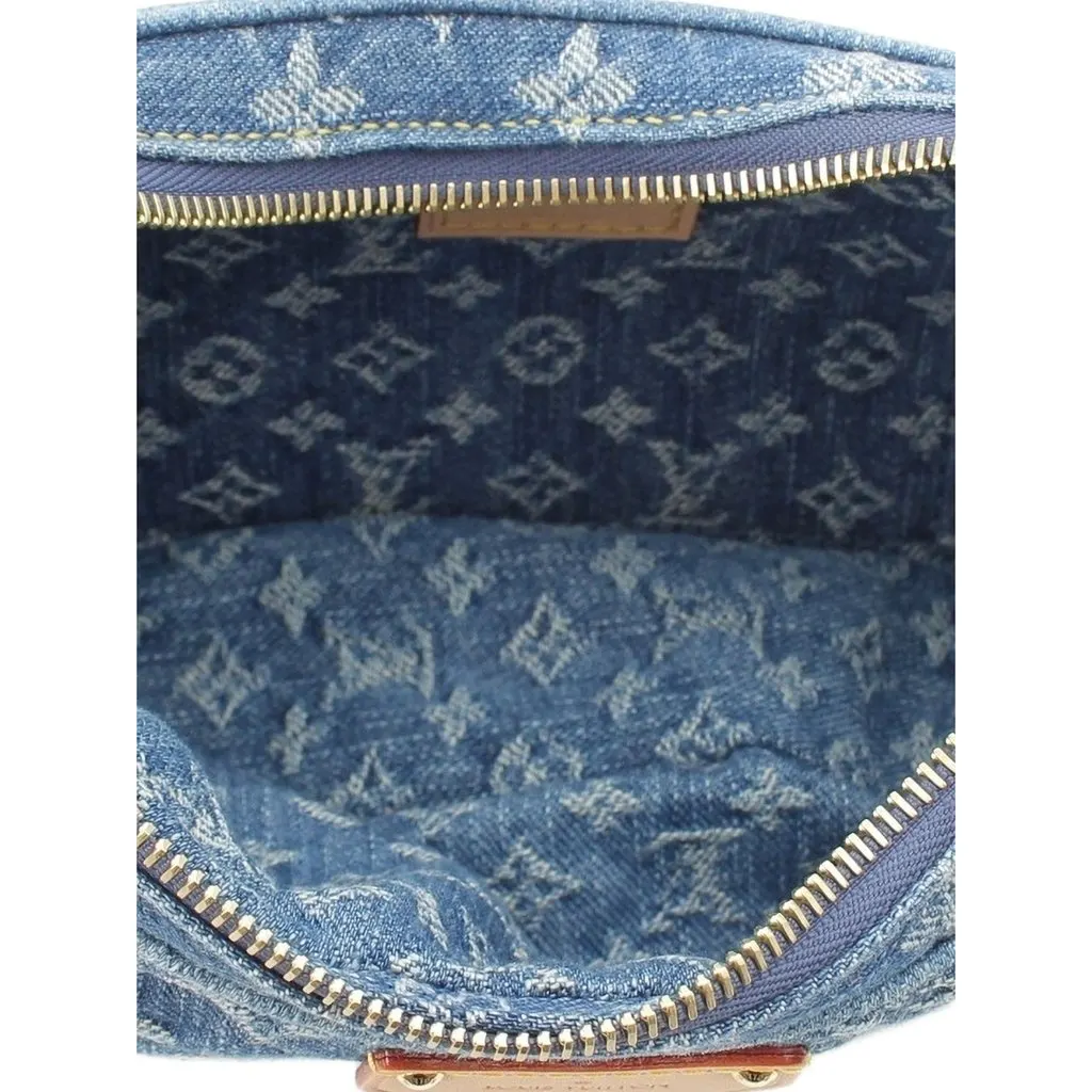Louis Vuitton Monogram Denim Croissant MM Blue Denim Never worn - Model View