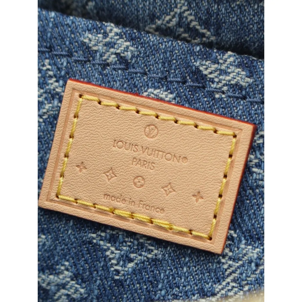 Louis Vuitton Monogram Denim Croissant MM Blue Denim Never worn - Box View