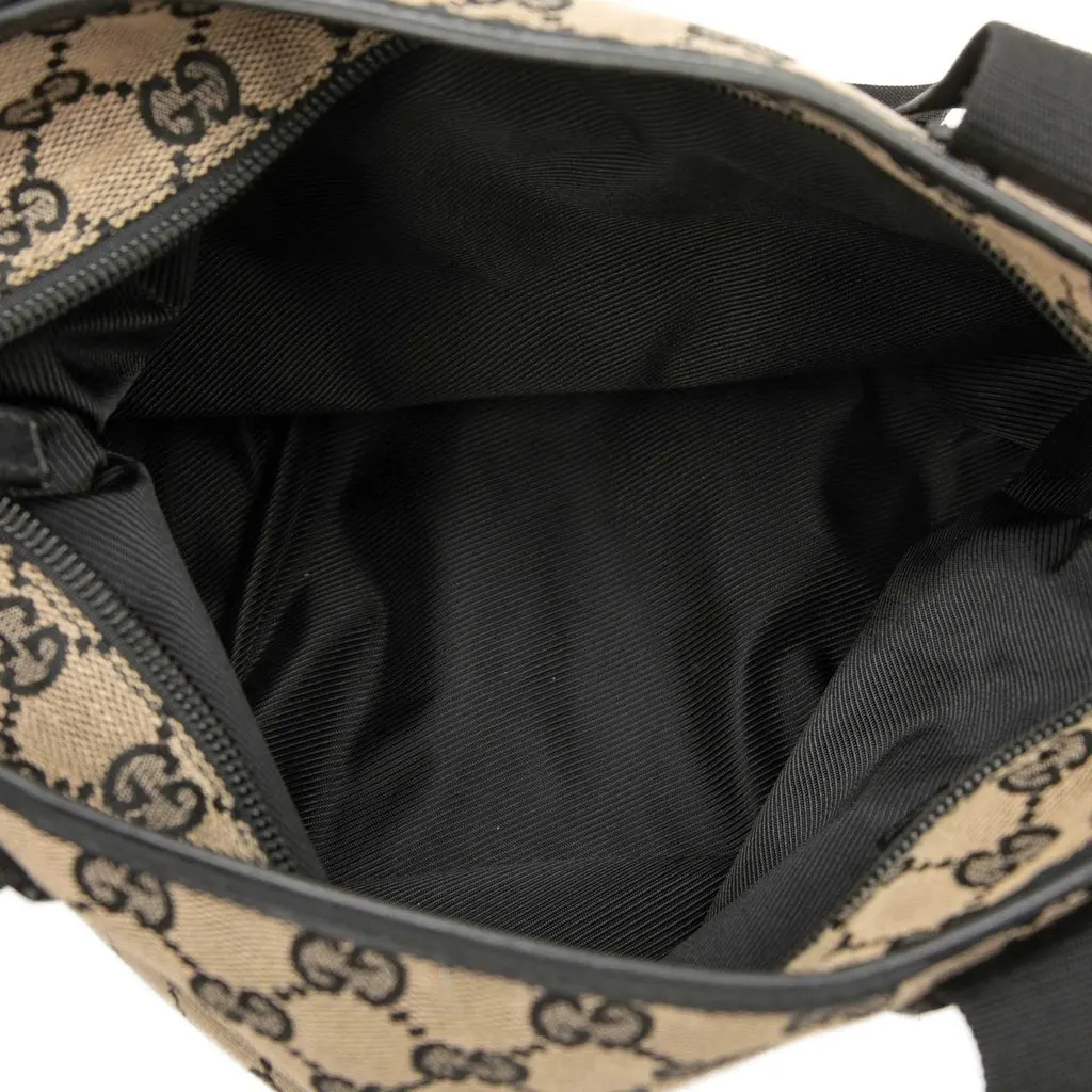 Gucci GG Canvas Tote Beige Very good - Model View