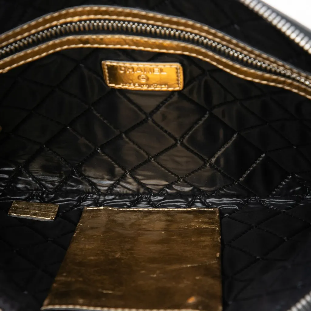 Chanel Metallic Lambskin Je Ne Suis Pas En Solde Clutch Gold Leather Very good - Model View