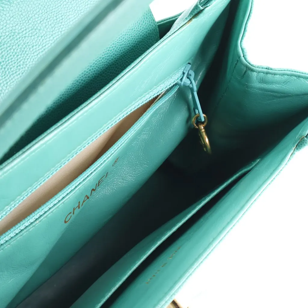 Chanel CC Caviar Kelly Top Handle Flap Green Leather Very good - Model View