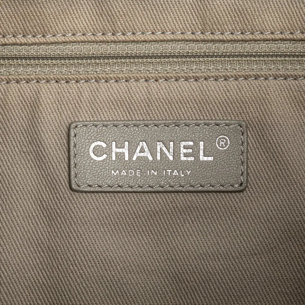 Chanel Iridescent Calfskin Sea Hit Tote Beige Leather Very good - Box View
