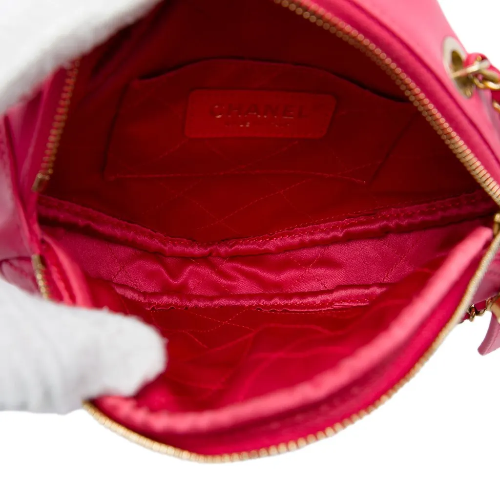 Chanel CC Quilted Lambskin Diamond Clutch with Chain Pink Leather Very good - Model View